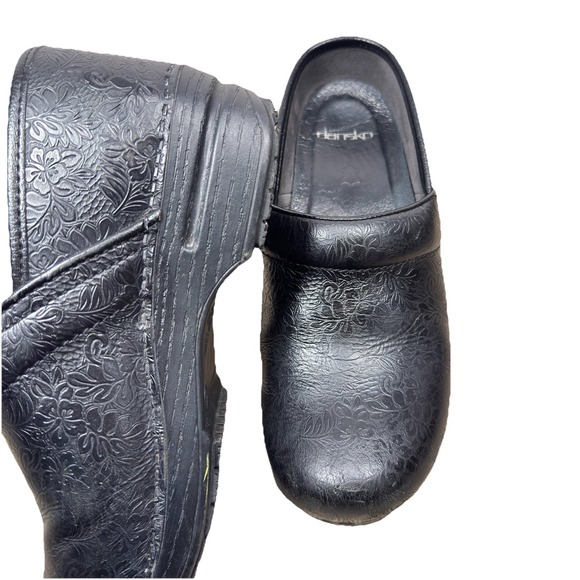 DANSKO Professional Tooled Leather Clogs Womens US Sz 8.5 EU 39 Black Floral - Picture 3 of 7